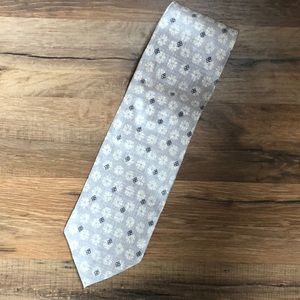 ❤️Forbes Collection, 100% Silk Gray Floral Tie